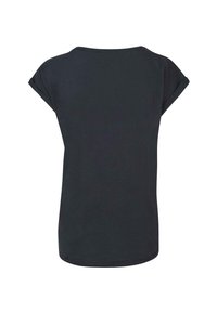 Sort t-shirt med korte ærmer, rund hals og opbrettede ærmer. Stoffet er glat med en let stræk, og designet er enkelt og rent.