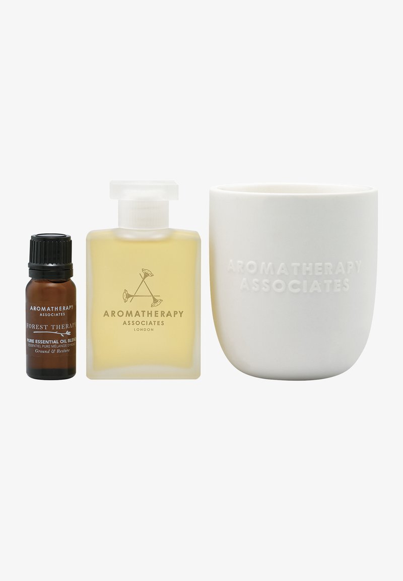 Aromatherapy Associates MOMENT OF GROUNDING WORTH £122 Set pour le