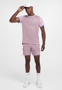 Nike Performance ADVTG - Tekninen t-paita - plum dust beyond pink royal pulse white