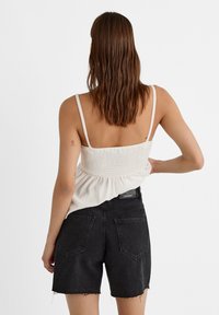 Stradivarius Shorts di jeans - black denim