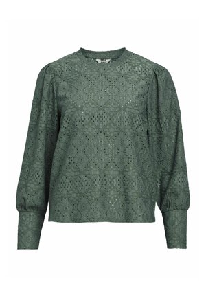 Blusa verde, con texture, dal collo tondo, maniche lunghe a sbuffo e un motivo intricato di fori tagliati in tutto il tessuto.