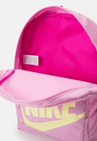 Nike Sportswear CLASSIC UNISEX - Rucsac - pink rise/lt laser orange