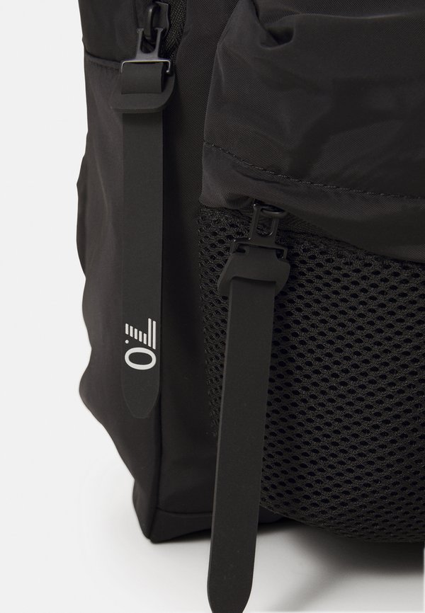 TRAIN LOGO SERIES BACKPACK - Rucksack2