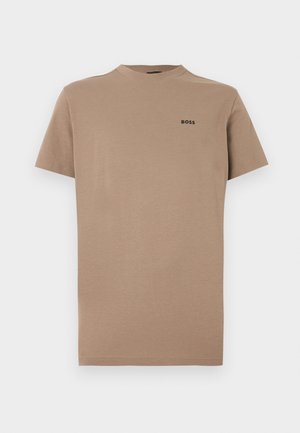 Beige T-skjorte med korte ermer laget av myk bomull, med rund hals og en subtil svart "BOSS" logo på venstre bryst.