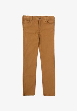 Pantalons en coton marron à coupe droite, avec poches avant, fermeture à bouton et passants de ceinture. Texture lisse avec une couleur uniforme.