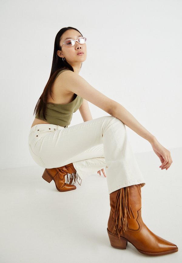 RAVAL  - Flared Jeans - megalia crudo2