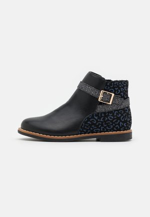 Stiefelette - black