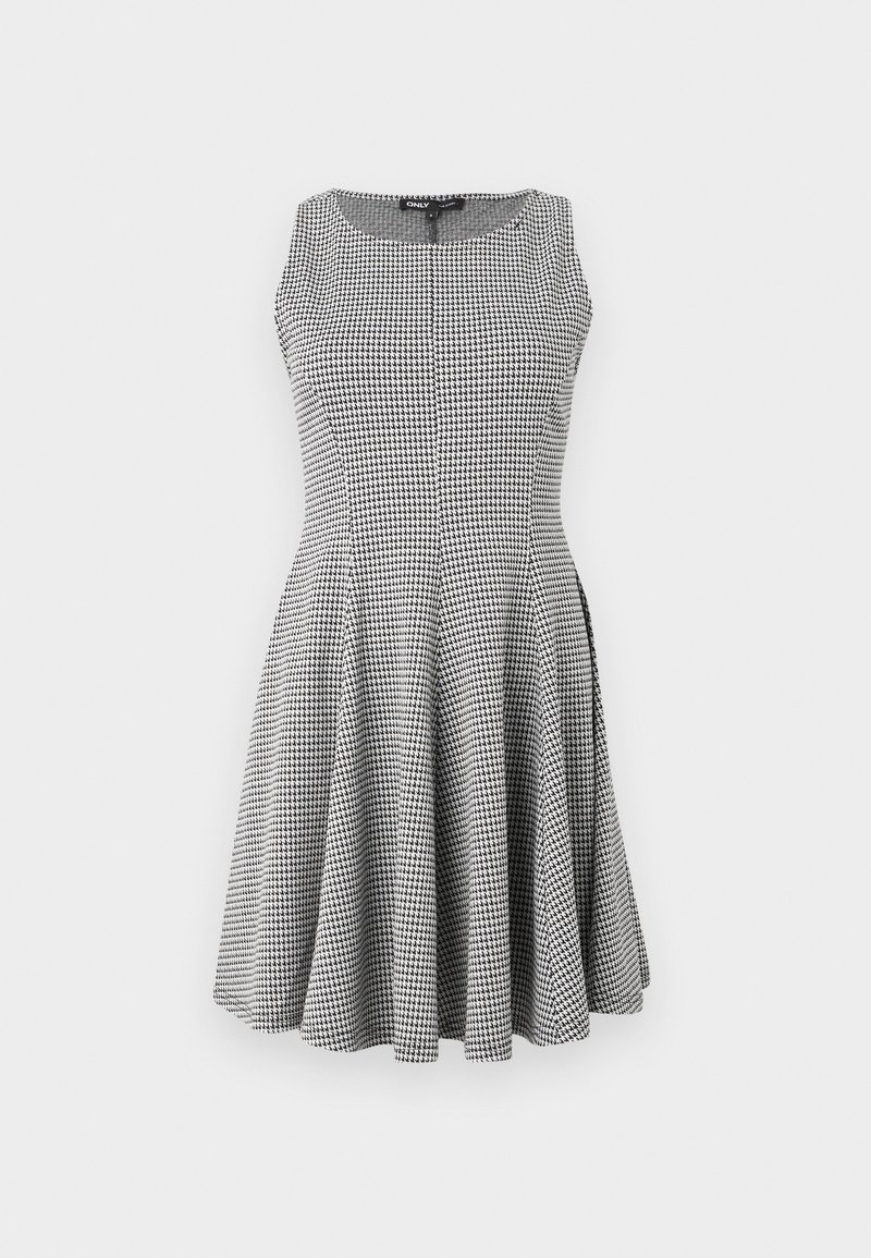 Robe sans manches à carreaux noir et blanc avec un corsage ajusté et une jupe évasée, texture lisse et détails de couture subtils.