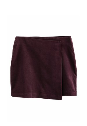 Burgunderfarbene Rock aus weichem Stoff mit Wickeldesign. Er hat einen geraden Schnitt, eine glatte Textur und einen verdeckten Bund.