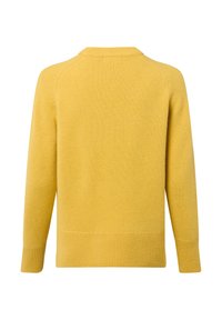 Gelber gestrickter Pullover mit rundem Halsausschnitt, gerippten Bündchen und Saum. Glatte Textur, reguläre Passform und minimalistisches Design ohne Muster.