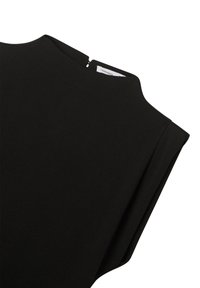 Czarny bezrękawnik z wysokim dekoltem, niewidzialny zamek błyskawiczny z tyłu oraz gładką, matową fakturą. Brak widocznych wzorów lub akcentów.