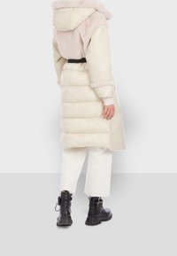 Oakwood Vinterkappa /-rock - off-white