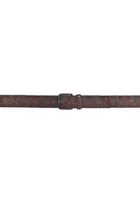 Cinturón de cuero marrón con detalles en relieve circulares, hebilla de metal y una textura suave. Longitud ajustable con un diseño clásico.