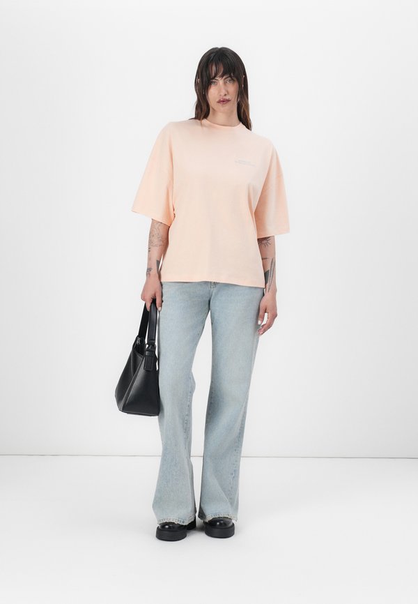 PALMA  - Print T-shirt - peach parfait2