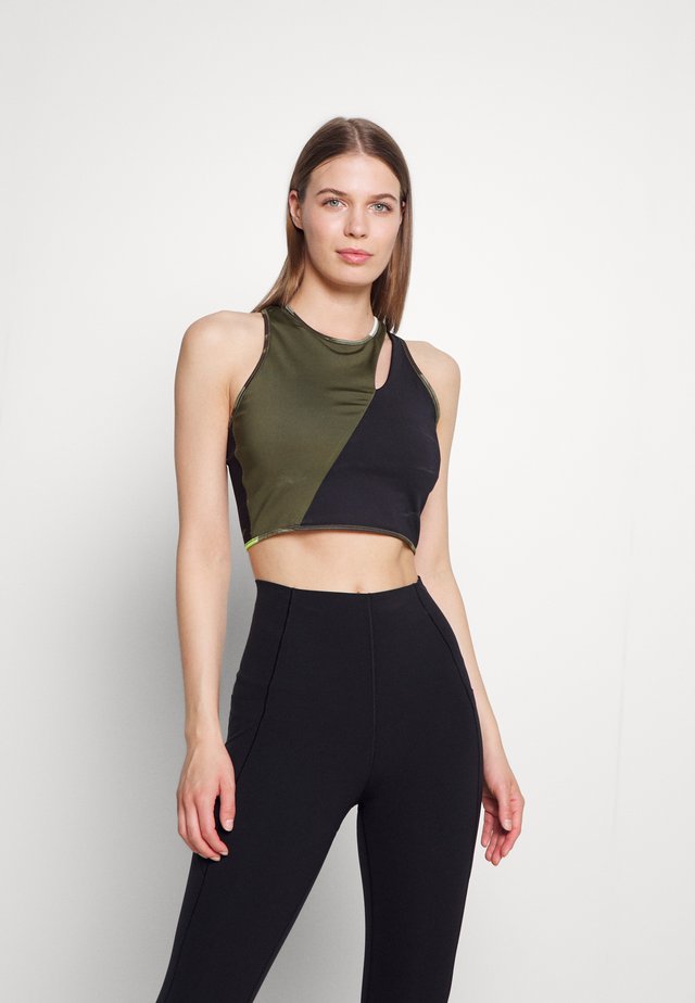 ACHIEVER PRINTED COLLIDE CROP - Top - oak leaf green
