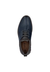 Chaussure pour homme en cuir bleu marine à lacets avec embout perforé, col rembourré et semelle intérieure de marque, vue de dessus.