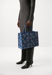 Furla - OPPORTUNITY TOTE - Bevásárlótáska - toni azzurrite Miniatűr kép 1