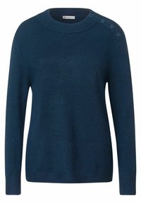 Marint blå stickad tröja med rund halsringning, långa ärmar och fyra knappdetaljer på vänster axel. Mjuk textur, regular fit.