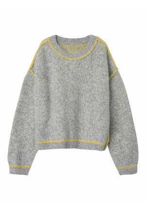 Grauer Pullover aus weichem Material mit einem kurzen Design. Verfügt über gelbe Akzente am Halsausschnitt, an den Schultern und am Saum.