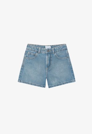 Pantaloncini in denim azzurro chiaro con bottone frontale, cerniera, passanti per cintura e due tasche frontali su sfondo bianco.