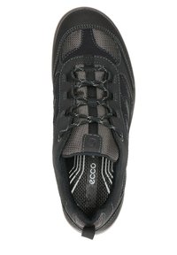 Sneakers neri con parte superiore in mesh e sintetico, lacci piatti, collo imbottito e soletta decorata. Presentano cuciture a contrasto e dettaglio del logo.