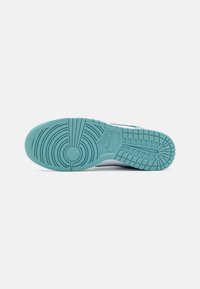 Nike Sportswear DUNK LOW RETRO - Sapatilhas - white/denim turquoise