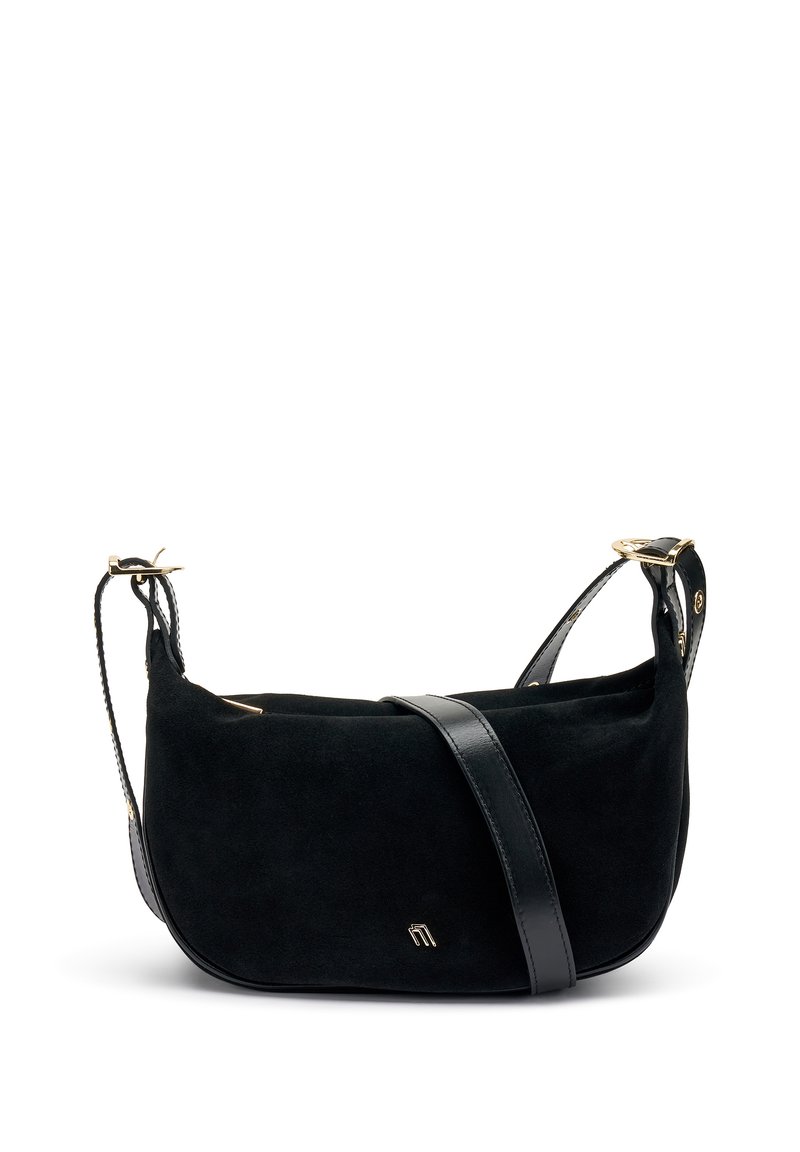 Borsa a tracolla in suede nero con una tracolla in pelle, accenti in metallo dorato, texture morbida e forma arrotondata. Presenta un piccolo dettaglio del logo.