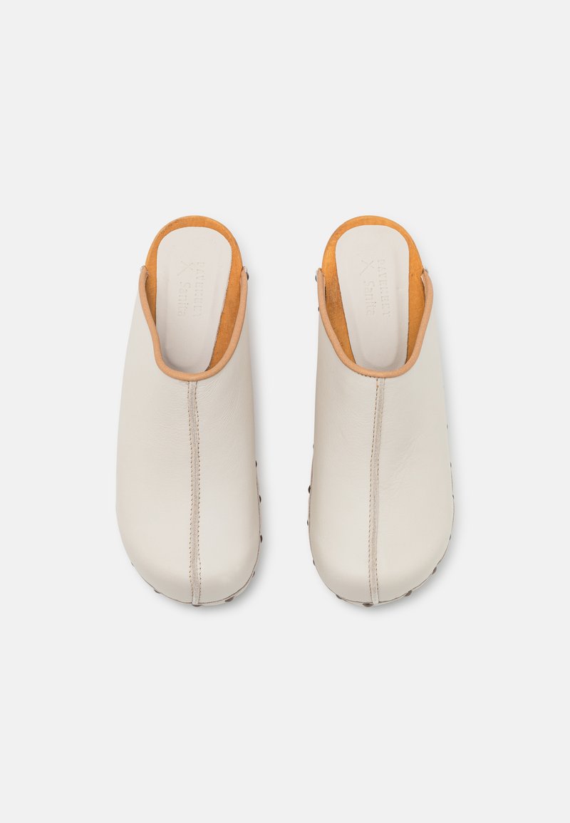 Damen Flache Pantoletten | Pavement MIMI Clogs offwhite/weiß - FX68980 Damen Flache Pantoletten | Pavement MIMI Clogs offwhite/weiß - FX68980