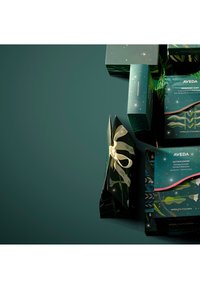 Aveda HAND RELIEF™ & FOOT RELIEF™ ESSENTIALS - Set pour le bain et le corps