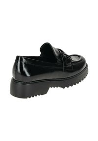 Mocassini in pelle verniciata nera con suola spessa e testurizzata e dettaglio decorativo a fibbia. Il design presenta una punta arrotondata e uno stile slip-on.