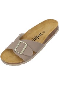 Beige slip-on sandal som har ett brett band med en metallspänne, vadderad fotbädd och en texturerad korksula för komfort och stöd.