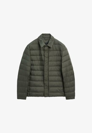 Padded jacket w kolorze ciemnozielonym, z kołnierzykiem, pikowaną fakturą, zapięciem na listwę z przodu oraz prostym krojem bez widocznych zapięć.