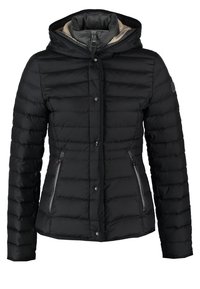 Doudoune noire avec capuche, fermeture éclair à l'avant et deux poches latérales. Motif matelassé texturé ; doublure douce visible au col.