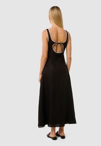 Forever New SOLENE CONTRAST WHIP STITCH MIDI - Kokteiļkleita/ballīšu kleita - black/white