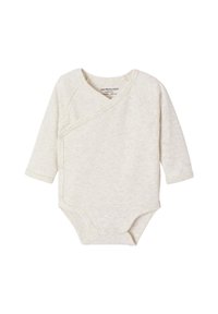 Cremfarbener Baumwoll-Babybody mit langen Ärmeln, Wickeldesign und Druckknöpfen im Schritt für einfaches Ankleiden.
