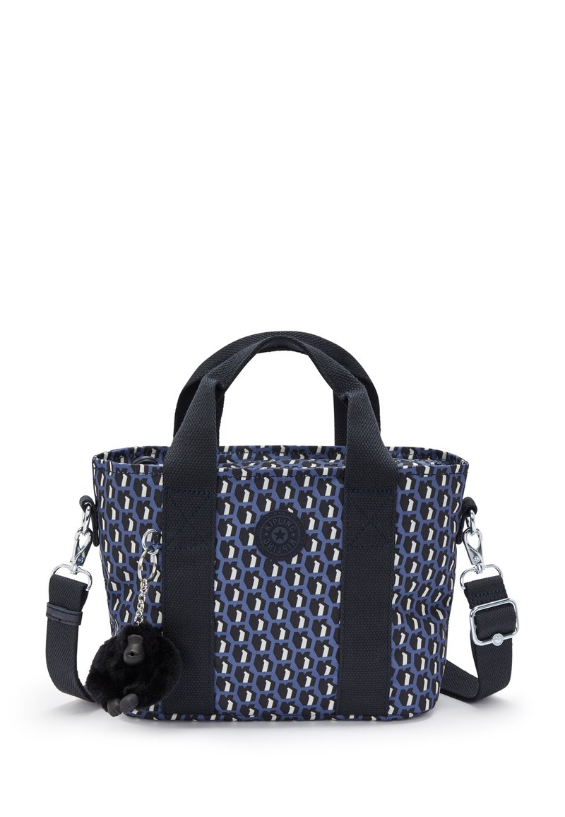 Borsa a tracolla compatta di colore blu navy con motivo geometrico. Presenta manici doppi, una tracolla regolabile e un charm peloso attaccato. Struttura in tessuto resistente.