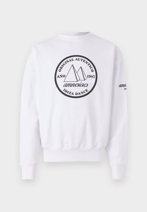 Hanorac alb cu un print circular negru, cu forme geometrice și text, manșete striate și decolteu clasic tip crew.