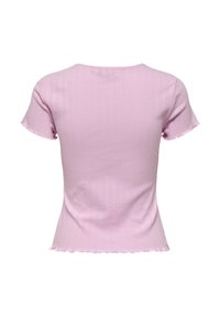 Kortermet rosa topp med ribbestruktur, bølget kant og tettsittende design. Bak har den en enkel rund halslinning.