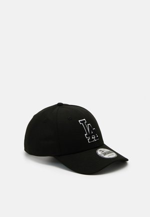 Schwarze Baseballmütze aus Stoff, mit den gestickten Buchstaben "LA" in Weiß. Strukturiertes Design mit gebogenem Schirm und verstellbarem Rücken.