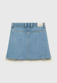 Denim mini krilo v svetlo modri barvi z raztrganim robom, petimi zankami za pas in zadnjimi žepi. Na pasu je pravokotni napis.