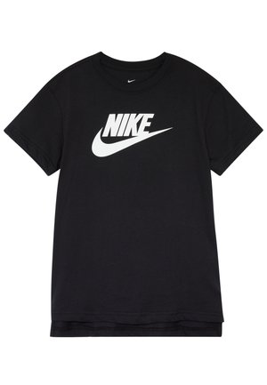 T-shirt nera a maniche corte in cotone, con un grande logo Nike bianco sul davanti. Design semplice con collo tondo, tessuto liscio.