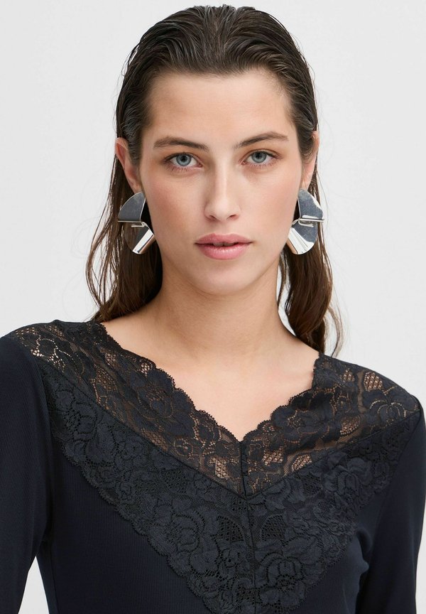 BYPIRENI - Long sleeved top3