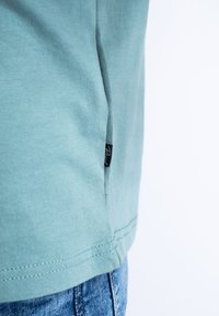 Petrol Industries Lagoonize - Triko s potiskem - aqua grey
