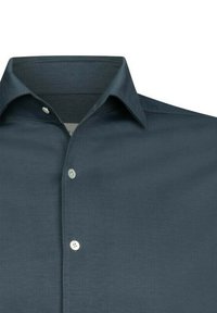 Camicia button-up blu scuro con colletto aperto, texture liscia e cinque bottoni bianchi lungo la pattina frontale.