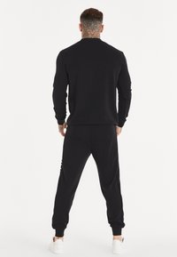 SIKSILK Felpa - black
