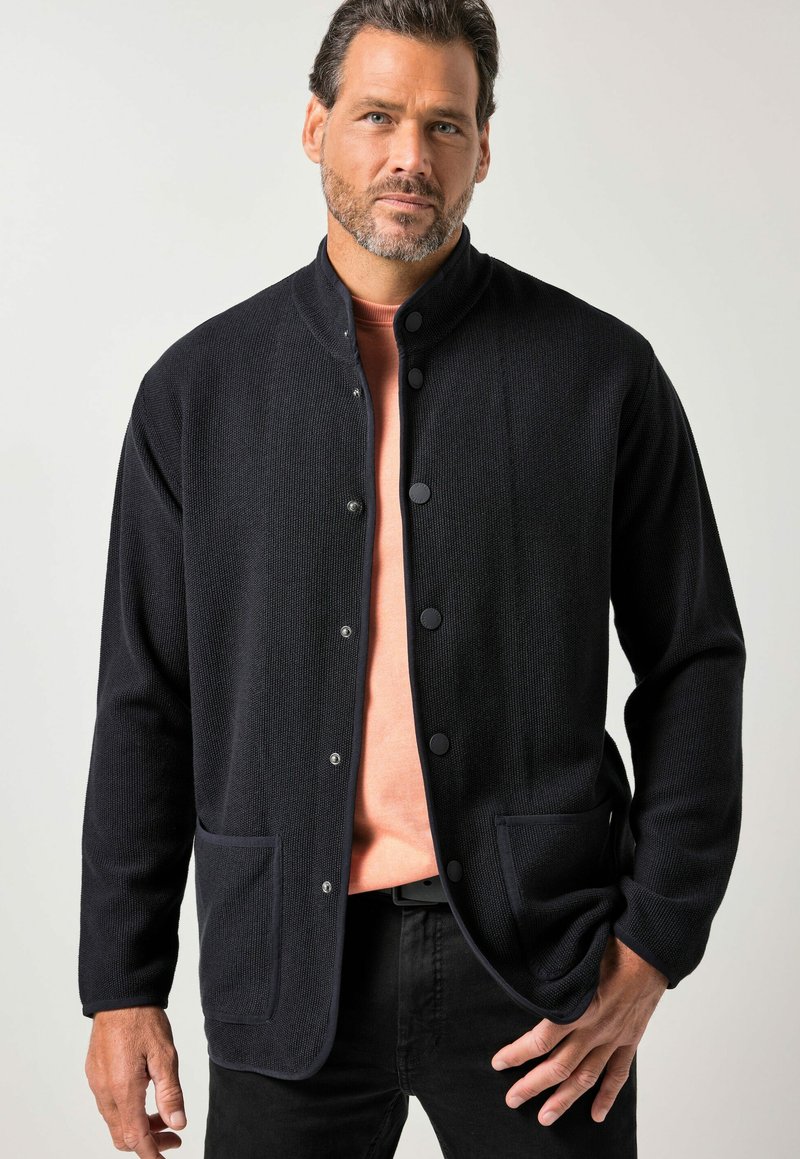 【isenseven7】SNAP CARDIGAN JACKET JP1880 FLEXNAMIC SNAP BUTTONS - Cardigan - black - Zalando