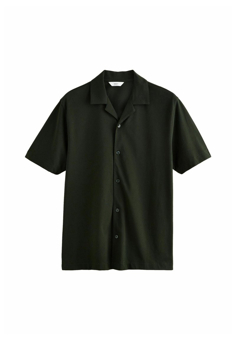 Camicia a maniche corte di colore verde scuro realizzata in tessuto liscio, con colletto, chiusura a bottoni e una vestibilità rilassata senza motivi visibili.