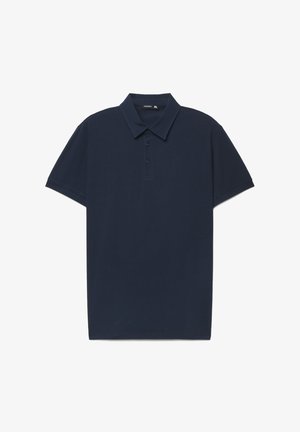 Granatowa koszulka polo z krótkim rękawem, kołnierzykiem i listwą na trzy guziki, rozmiar XL, rozłożona na białym tle.