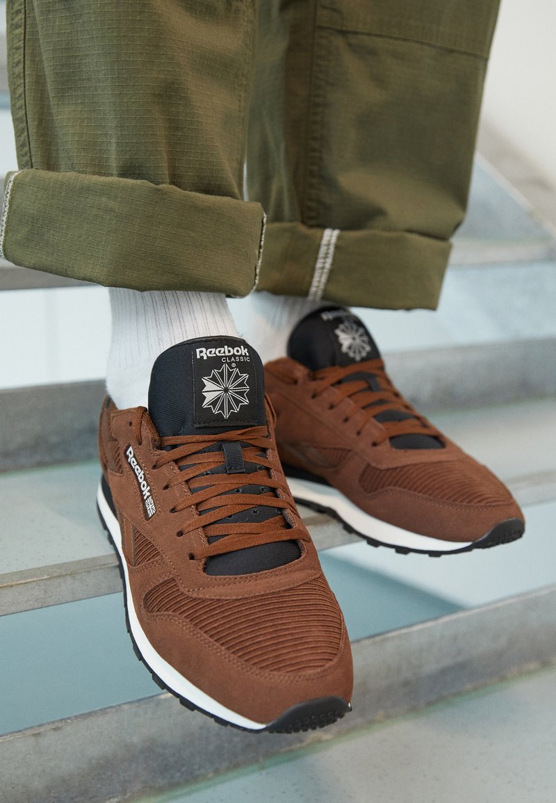Reebok leather suede core kaki Clearance