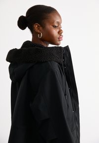 Carhartt WIP CLARTON PARKA - Abrigo corto - black